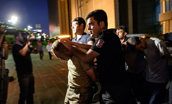 La Turquie reconnaît la possibilité d'«erreurs» dans la purge post-coup d'Etat.