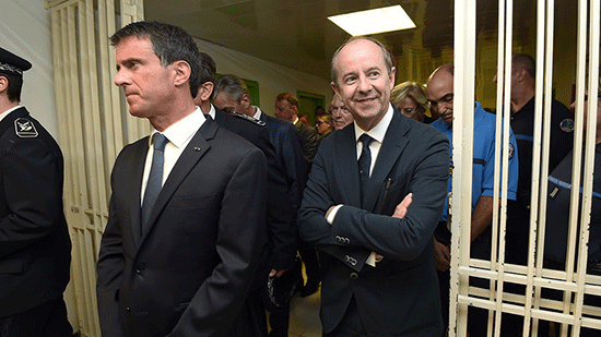 Prisons: des critiques du «plan» de Manuel Valls contre la surpopulation et la radicalisation

