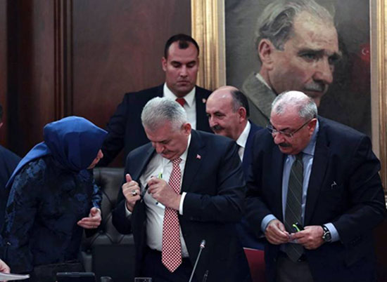 La Turquie poursuit sa purge post-coup, 10.000 nouveaux licenciements