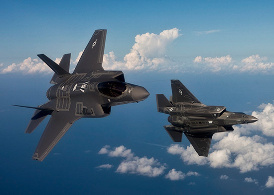 Le chef du Pentagone ordonne une revue du programme de chasseurs furtifs F-35.