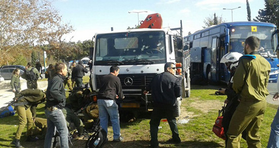 Opération au camion bélier à al-Qods: 6 soldats israéliens tués et 15 autres blessés.