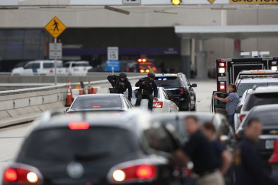 Fusillade dans un aéroport de Floride: cinq morts, le tireur arrêté