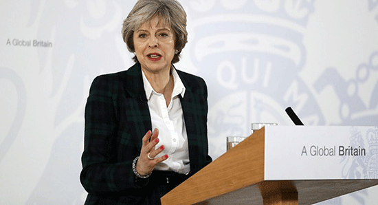 Theresa May: Londres quittera l'Union douanière de l'UE