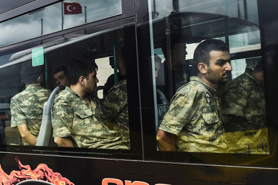 Ankara presse Berlin de rejeter les demandes d’asile de soldats turcs de l’Otan
