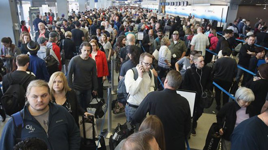 USA: des milliers de passagers coincés à cause d'une panne informatique.