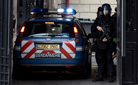 Bombe artisanale à Paris: un des interpellés fiché pour radicalisation