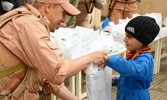 Syrie: les militaires russes fournissent une aide humanitaire dans la province d'Alep.