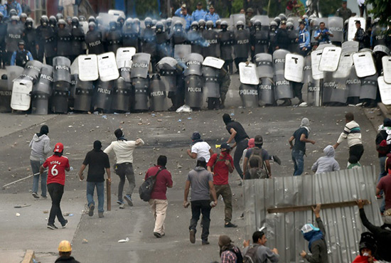 Honduras: état d'urgence décrété après les manifestations post-électorales.