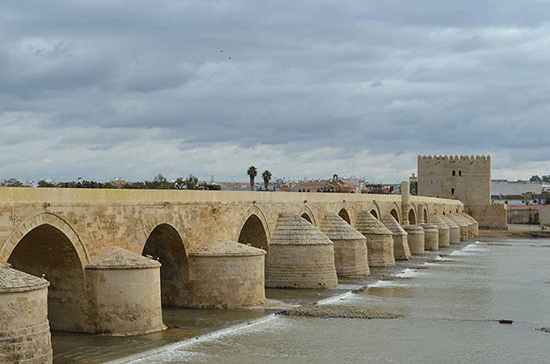 «Daech» veut frapper les sites touristiques espagnols, selon un rapport gouvernemental