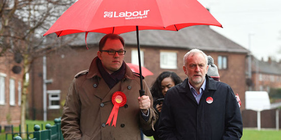 GB/Législative: le Labour bat le chef de l'Ukip dans un bastion pro-Brexit.