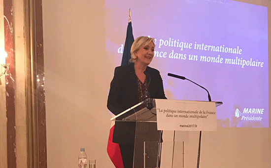 Devant des ambassadeurs internationaux, Marine Le Pen promet «indépendance» et «équilibre»

