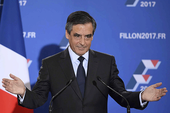 «Je ne me retirerai pas»: François Fillon demande aux Français de le suivre

