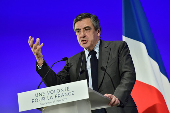 Le PS demande à Fillon de retirer sa candidature après de nouvelles révélations
