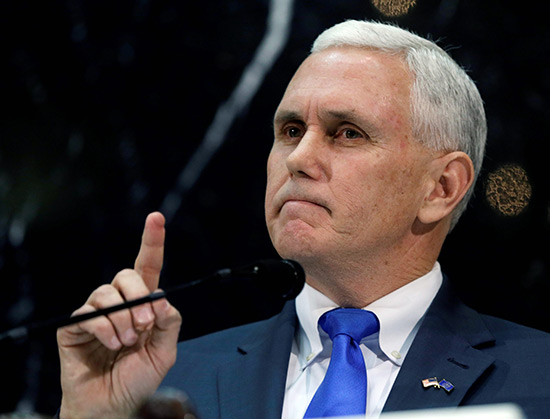 USA/Messagerie privée: Mike Pence ne veut pas être comparé à Hillary Clinton.