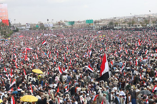 Des milliers de manifestants à Sanaa protestent contre l’offensive dirigée par l’Arabie 