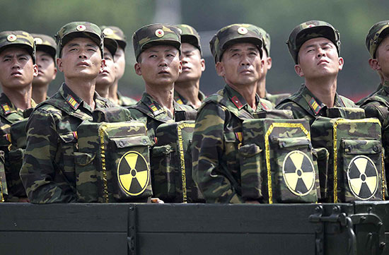 Pyongyang célèbre l'anniversaire de l'armée par un exercice militaire