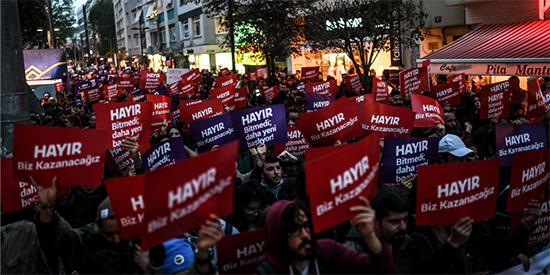 Turquie/Référendum: des milliers de soutiens du «non» manifestent à Istanbul.
