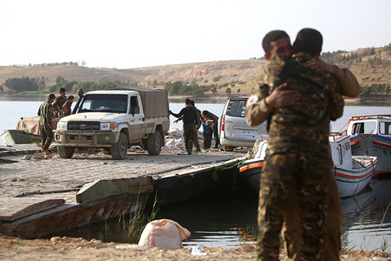 Syrie: les FDS progressent dans Tabqa, se rapprochent du barrage