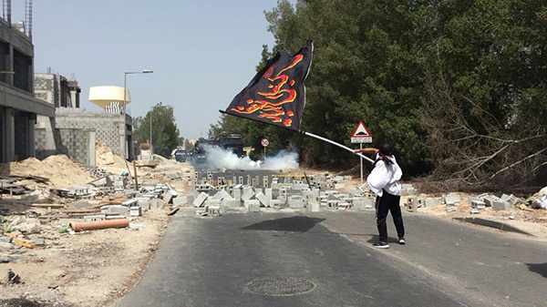 Bahreïn: Les forces du régime prennent d’assaut le village de Daraz, des manifestants y résistent