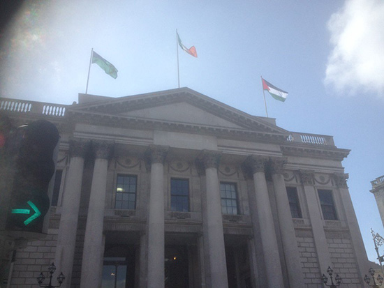 Irlande: la mairie de Dublin hisse le drapeau palestinien en «signe de solidarité»