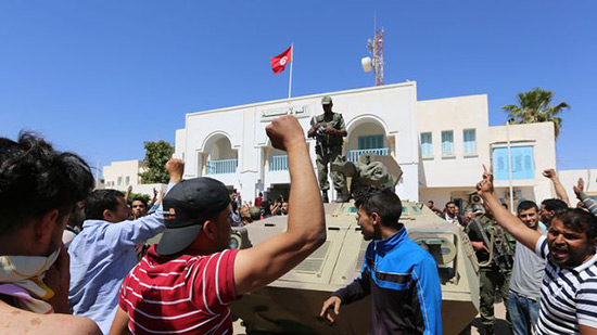 Tunisie: la vie reprend à Tataouine, report d'une manifestation.