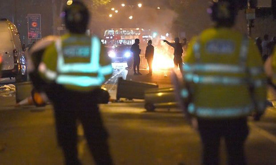 Londres : une manifestation contre les violences policières dégénère, 2 policiers blessés