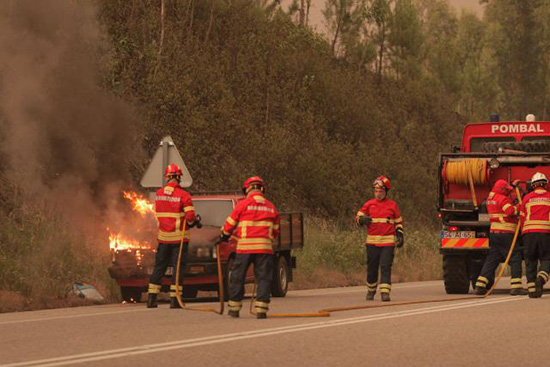Incendie meurtrier au Portugal: le feu n'est toujours pas maîtrisé, le pays en deuil national
