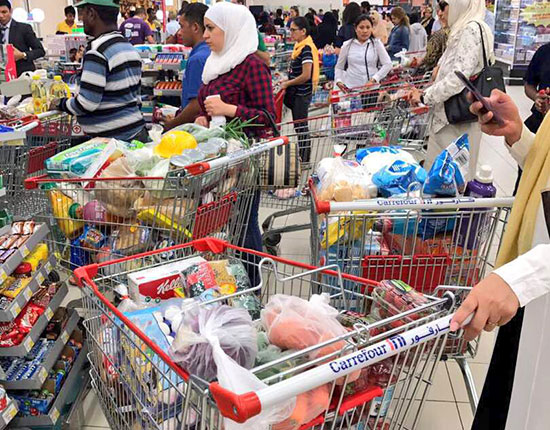 Les Qataris se ruent dans les supermarchés après la fermeture de l’unique frontière du pays