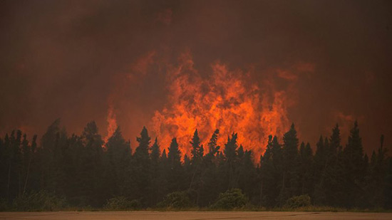 Incendies au Canada: 37.000 personnes déplacées.