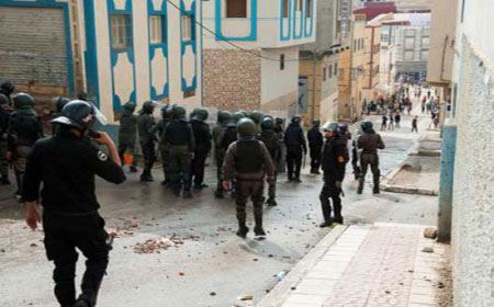 Maroc: une manifestation interdite vire à l’affrontement, des dizaines de blessés