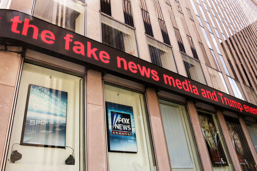 Fox News accusé d'avoir publié de fausses informations sur demande de Trump