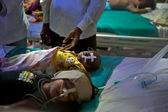 Inde: 85 enfants morts à l'hôpital de Gorakhpur (nouveau bilan)