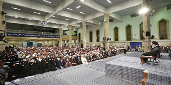Sayed Khamenei: la société islamique a besoin de lutter pour préserver les valeurs de la Révolution


