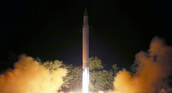 Pyongyang tire un missile au-dessus du Japon, réunion d'urgence du Conseil de sécurité vendredi.
