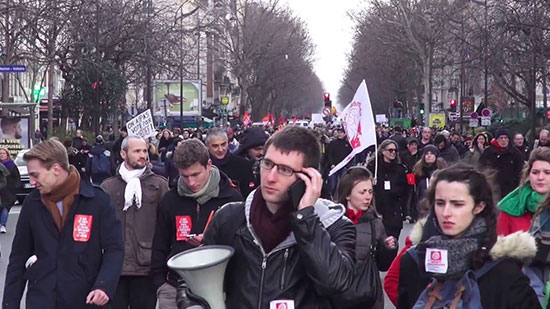 Macron envisage d’introduire l’interdiction de manifester dans le droit commun