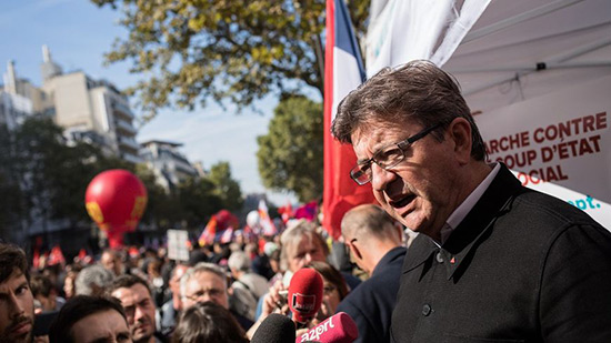 France: la gauche radicale de Mélenchon défie Macron dans la rue
