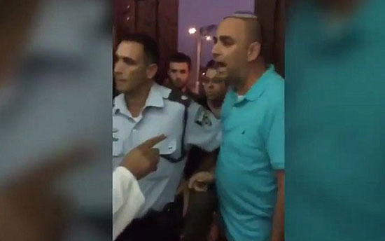 Un maire israélien fait irruption dans une mosquée pour baisser le volume des haut-parleurs

