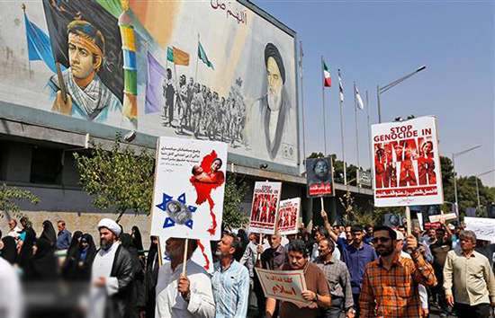 Manifestations monstres dans divers pays musulmans pour soutenir les Rohingyas.
