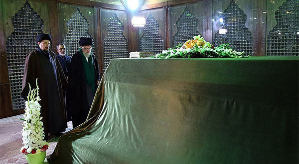Anniversaire de la victoire de la Révolution islamique: sayed Khamenei se rend au mausolée de l’Imam Khomeiny