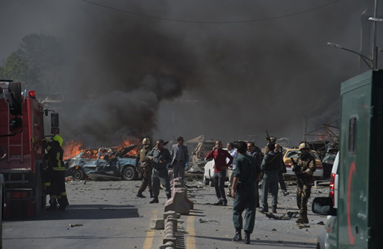 Afghanistan: au moins 40 morts et 140 blessés dans l'explosion d'une ambulance piégée à Kaboul.