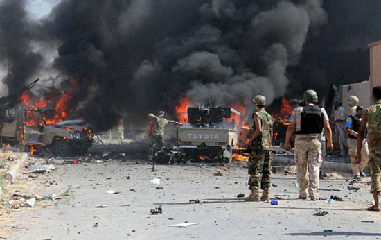 Libye: double attentat à la voiture piégée à Benghazi, au moins 22 morts.