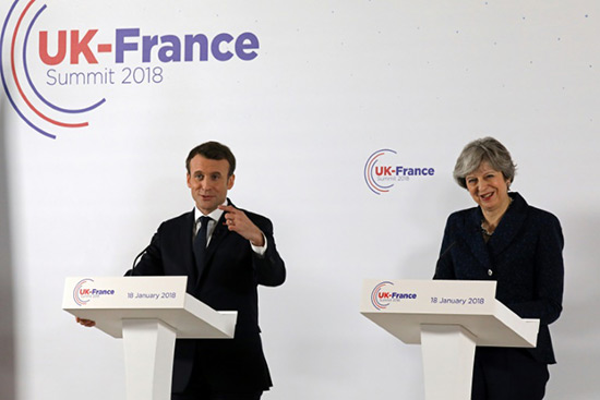 Macron et May signent un traité sur le contrôle de l'immigration à leur frontière