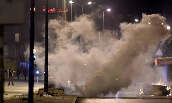 Tunisie: 3e nuit de heurts, plus de 300 arrestations