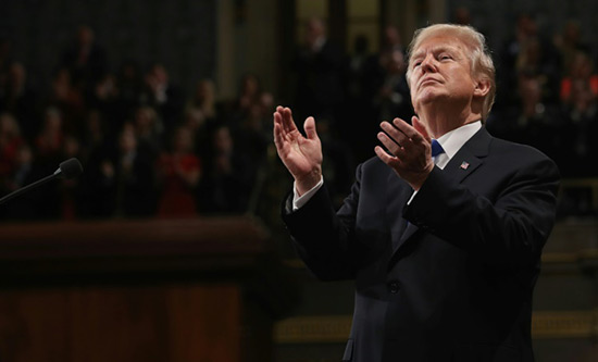 Une note explosive et secrète sur des écoutes oppose Trump au FBI