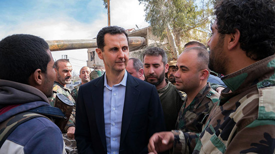 Le président Assad se rend dans la Ghouta orientale, remercie l’armée d’avoir «sauvé Damas»