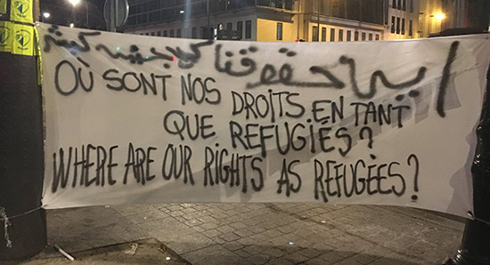 Les migrants se disent victimes d'abus et de violences dans les rues de Paris.