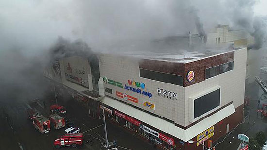 Après l'incendie meurtrier d'un centre commercial, les Russes réclament justice