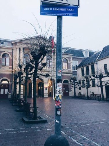 Des plaques au nom d’Ahed Tamimi dans les rues des Pays-Bas.