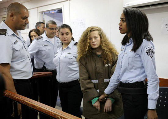 Ahed Tamimi harcelé durant son interrogatoire, révèle un quotidien israélien
