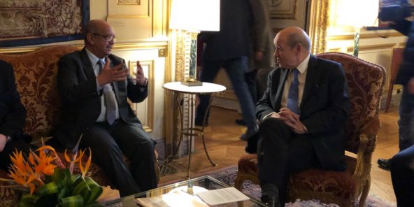 La France pousse Alger vers la guerre